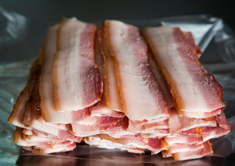 Entre as regras atualizadas tem-se que a elaboração de bacon deverá ser somente da porção abdominal do suíno